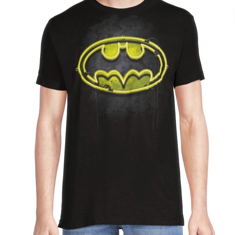 DC Comics NWT Mens Batman Logo Graphic T Shirt  Small Black Yellow Bat Signal - Picture 2 of 13
